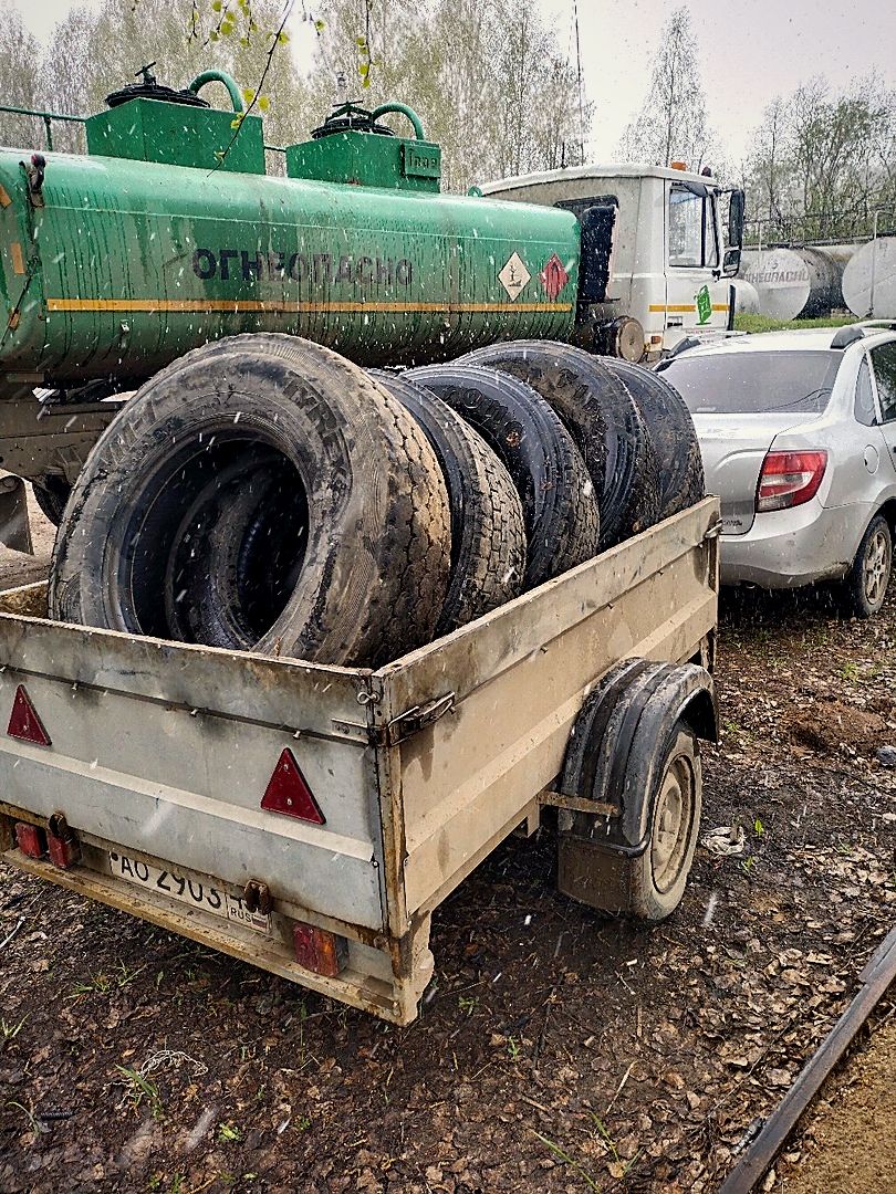 Прицеп с шинами